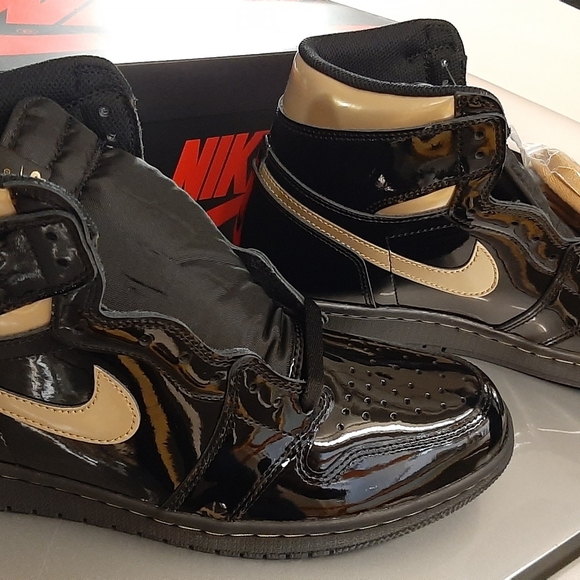 Jordan 1 Black Metallic Gold - Picture 2 of 5